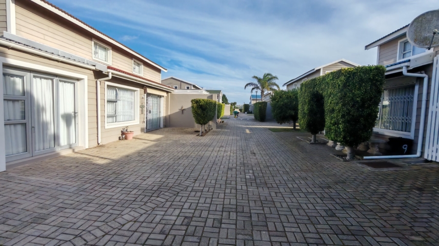2 Bedroom Property for Sale in Hartenbos Central Western Cape